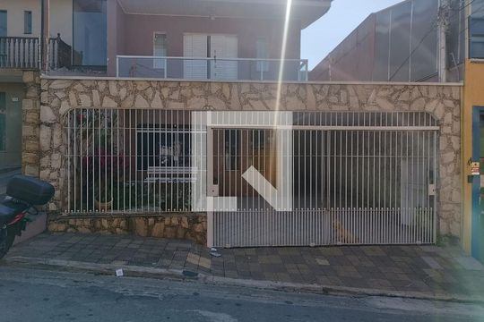 Fachada de casa para alugar com 3 quartos, 240m² em Vila Paulo Silas, São Paulo