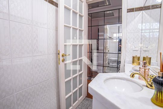 Banheiro 1 de casa à venda com 4 quartos, 240m² em Vila Nair, São Paulo