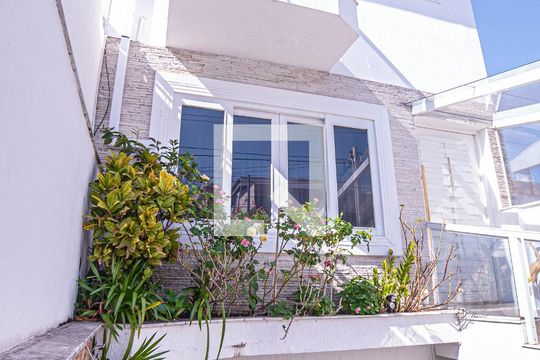 Fachada de casa à venda com 4 quartos, 240m² em Vila Nair, São Paulo