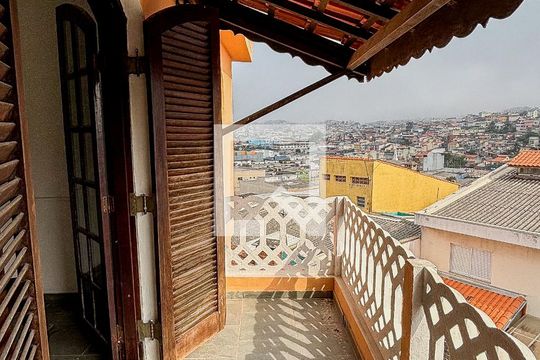 Varanda Suíte de casa à venda com 3 quartos, 223m² em Vila Guarará, Santo André