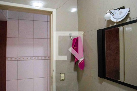 Banheiro 1 de casa à venda com 3 quartos, 252m² em Centro, Diadema