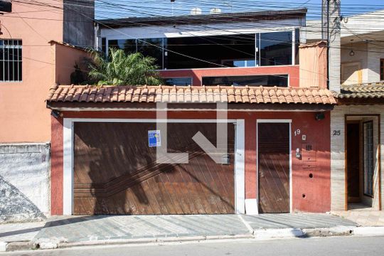 Fachada de casa à venda com 3 quartos, 252m² em Centro, Diadema