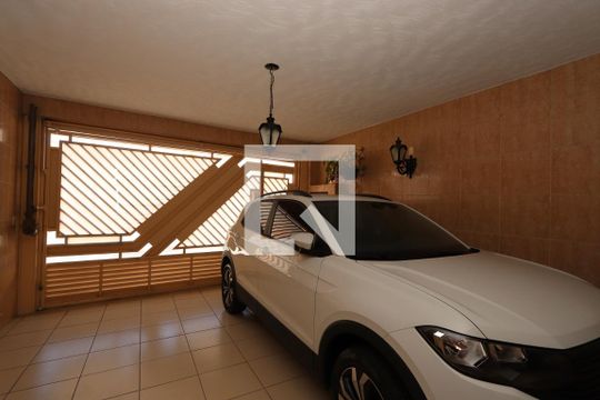 Garagem de casa à venda com 3 quartos, 175m² em Parque Sevilha, São Paulo