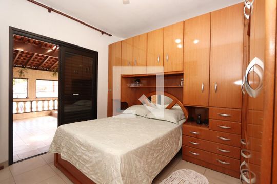 Suíte de casa à venda com 3 quartos, 175m² em Parque Sevilha, São Paulo