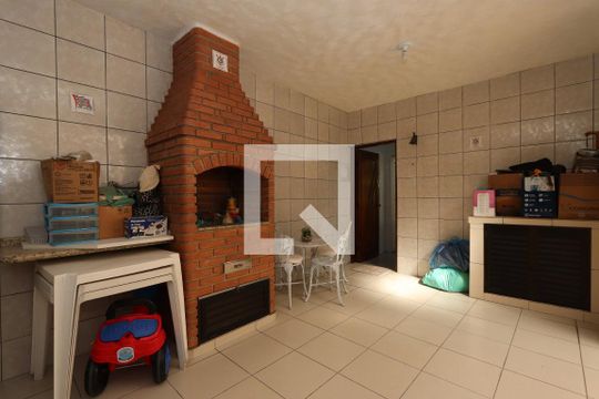 Quintal de casa à venda com 3 quartos, 175m² em Parque Sevilha, São Paulo