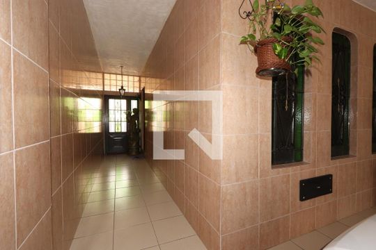 Garagem de casa à venda com 3 quartos, 175m² em Parque Sevilha, São Paulo