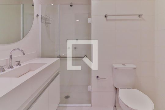 Banheiro de kitnet/studio para alugar com 1 quarto, 29m² em Butantã, São Paulo