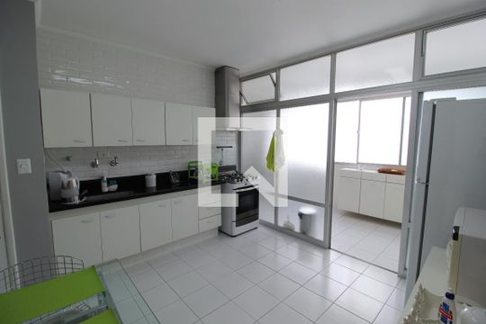 Cozinha de apartamento à venda com 3 quartos, 138m² em Itaim Bibi, São Paulo