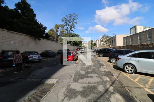 Garagem de apartamento para alugar com 3 quartos, 68m² em Jardim Colina, São Paulo