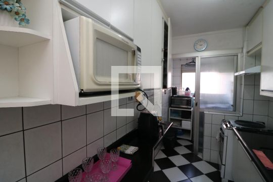 Cozinha de apartamento para alugar com 3 quartos, 68m² em Jardim Colina, São Paulo