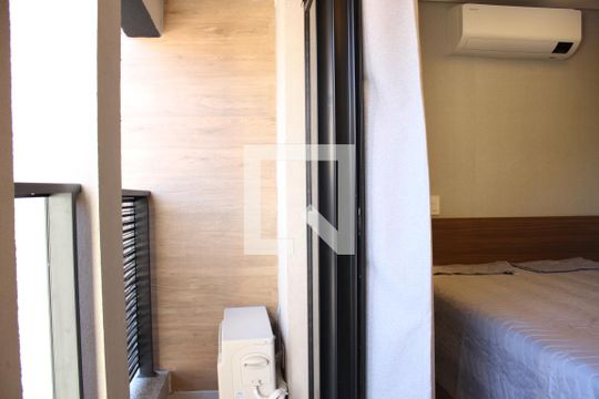 Varanda de kitnet/studio à venda com 1 quarto, 31m² em Pinheiros, São Paulo