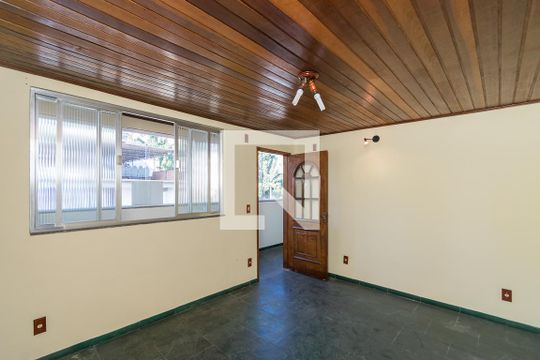 Casa para alugar com 2 quartos, 100m² em Brás de Pina, Rio de Janeiro