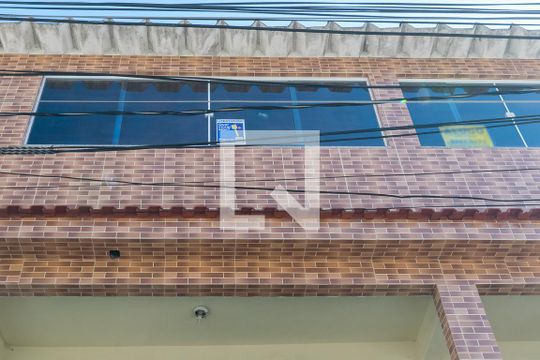 Fachada do imóvel de casa para alugar com 2 quartos, 100m² em Brás de Pina, Rio de Janeiro