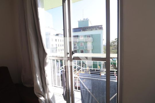 Sacada de apartamento à venda com 2 quartos, 43m² em Igara, Canoas