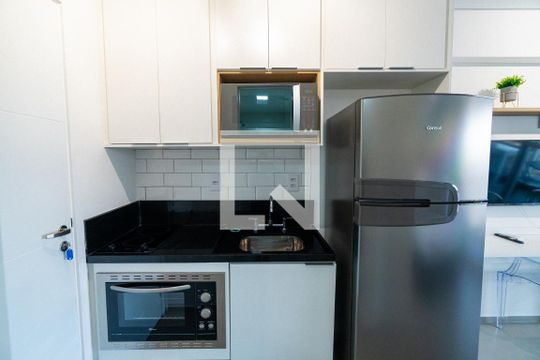 Cozinha de apartamento para alugar com 1 quarto, 26m² em Indianópolis, São Paulo