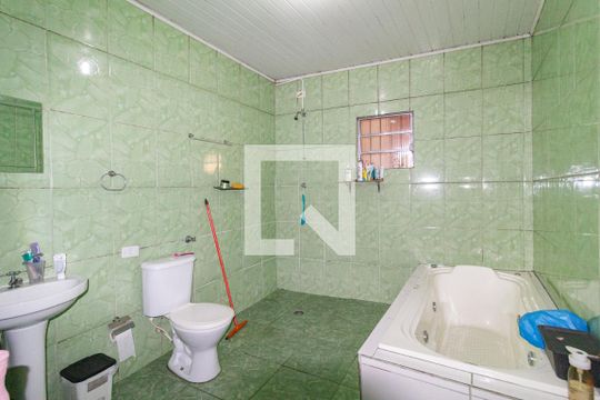 Banheiro da suíte de casa à venda com 3 quartos, 247m² em Veloso, Osasco