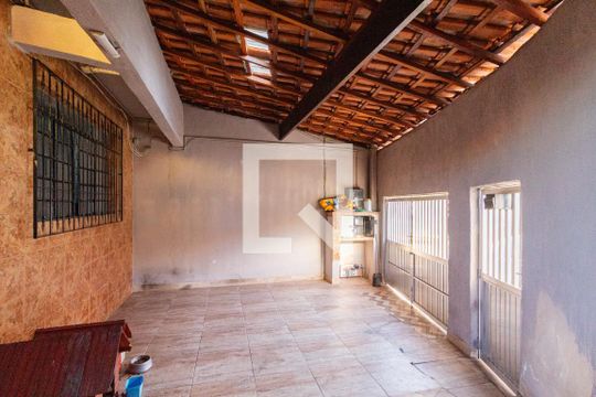 Garagem de casa à venda com 3 quartos, 247m² em Veloso, Osasco