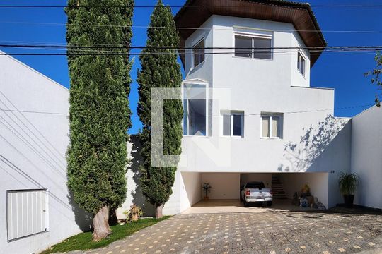 Fachada de casa de condomínio para alugar com 3 quartos, 316m² em Vila Zeze, Jacareí
