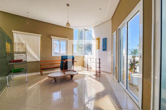 Sala de casa de condomínio para alugar com 3 quartos, 316m² em Vila Zeze, Jacareí