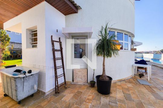 Quintal de casa de condomínio para alugar com 3 quartos, 316m² em Vila Zeze, Jacareí