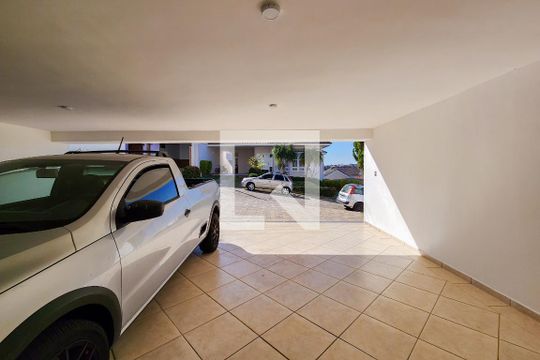 Garagem de casa de condomínio para alugar com 3 quartos, 316m² em Vila Zeze, Jacareí