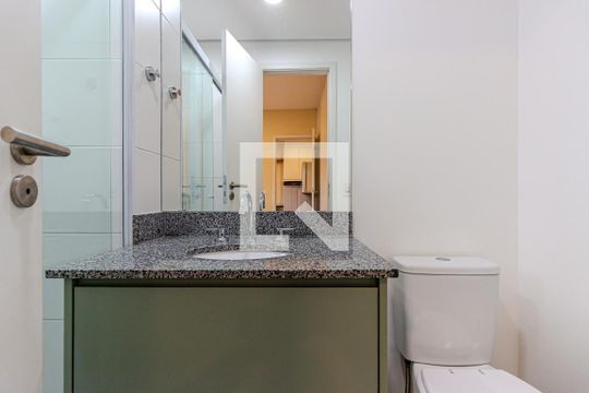 Banheiro de apartamento para alugar com 1 quarto, 28m² em Chácara Santo Antônio (zona Sul), São Paulo