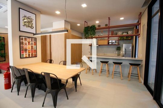 Lounge de apartamento à venda com 1 quarto, 28m² em Pinheiros, São Paulo