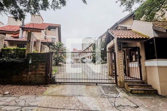 Fachada de casa de condomínio à venda com 3 quartos, 130m² em Jardim Sabará, Porto Alegre