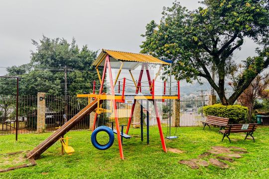 Área comum - Playground de casa de condomínio à venda com 3 quartos, 130m² em Jardim Sabará, Porto Alegre