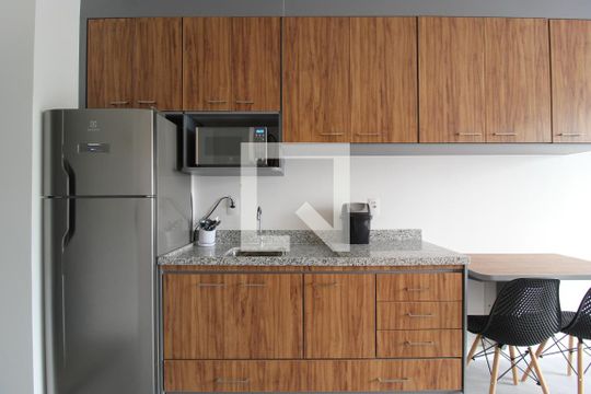 Cozinha de kitnet/studio à venda com 1 quarto, 24m² em Vila Nova Conceição, São Paulo