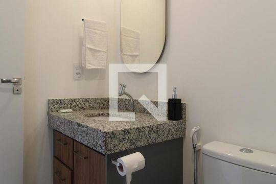 Banheiro de kitnet/studio à venda com 1 quarto, 24m² em Vila Nova Conceição, São Paulo
