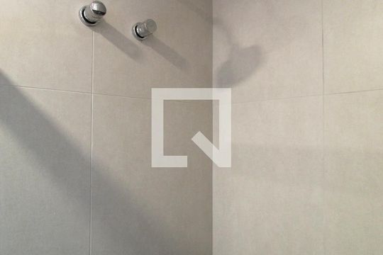 Banheiro de kitnet/studio à venda com 1 quarto, 24m² em Vila Nova Conceição, São Paulo