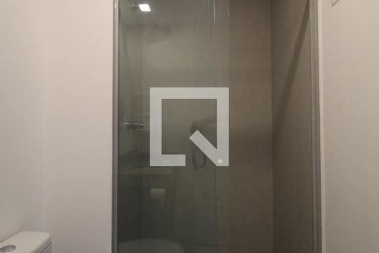 Banheiro de kitnet/studio à venda com 1 quarto, 24m² em Vila Nova Conceição, São Paulo