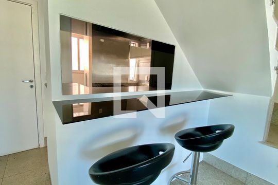Cozinha de apartamento para alugar com 2 quartos, 170m² em Belvedere, Belo Horizonte