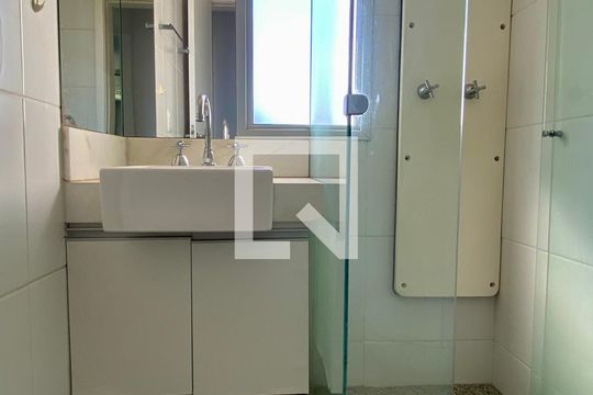 Banheiro Social de apartamento para alugar com 2 quartos, 170m² em Belvedere, Belo Horizonte