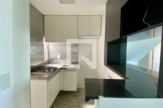 Cozinha de apartamento para alugar com 2 quartos, 170m² em Belvedere, Belo Horizonte