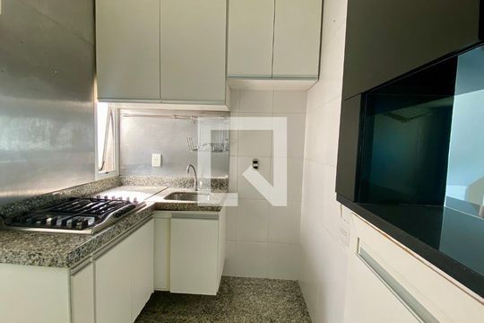 Cozinha de apartamento para alugar com 2 quartos, 170m² em Belvedere, Belo Horizonte