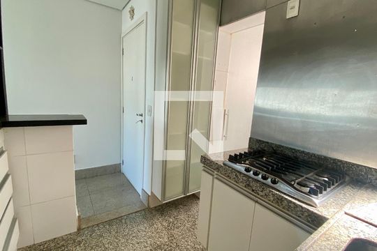 Cozinha de apartamento para alugar com 2 quartos, 170m² em Belvedere, Belo Horizonte