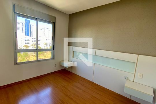 Quarto Suíte de apartamento para alugar com 2 quartos, 170m² em Belvedere, Belo Horizonte