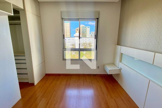 Quarto Suíte de apartamento para alugar com 2 quartos, 170m² em Belvedere, Belo Horizonte