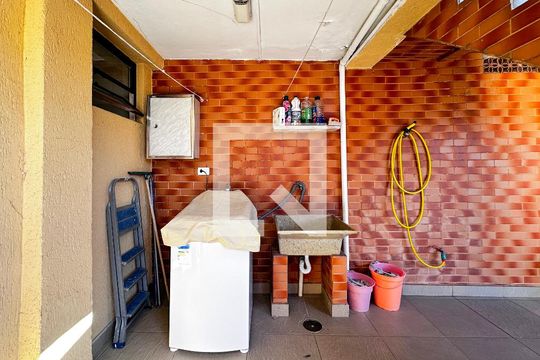 Área de Serviço de casa à venda com 3 quartos, 137m² em Jardim Monte Azul, São Paulo