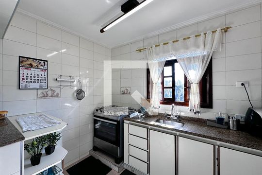 Cozinha de casa à venda com 3 quartos, 137m² em Jardim Monte Azul, São Paulo
