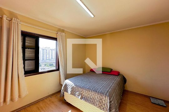 Suíte de casa à venda com 3 quartos, 137m² em Jardim Monte Azul, São Paulo