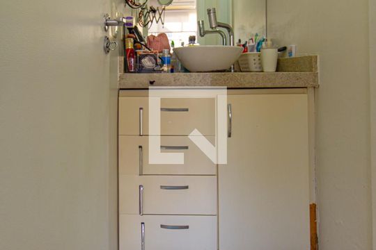 Banheiro - torneira de casa de condomínio à venda com 4 quartos, 98m² em Harmonia, Canoas