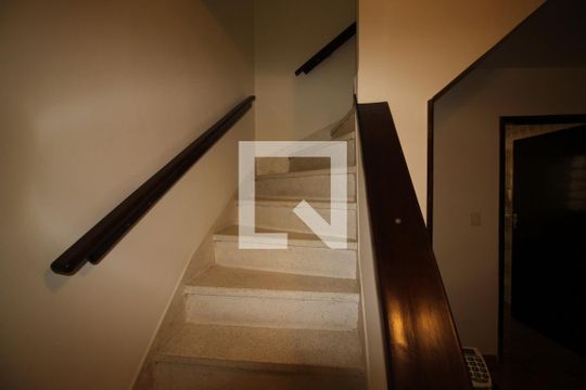 Escada de casa à venda com 3 quartos, 100m² em Vila Arriete, São Paulo