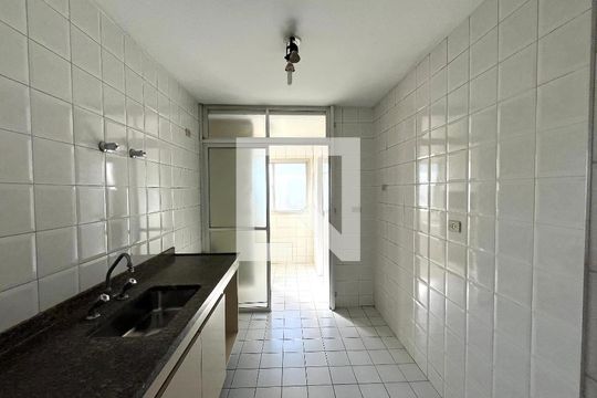 Cozinha  de apartamento à venda com 2 quartos, 70m² em Vila Alexandria, São Paulo