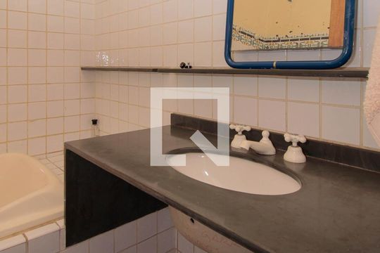 Banheiro da Suíte 1 de casa à venda com 3 quartos, 300m² em Sumaré, São Paulo