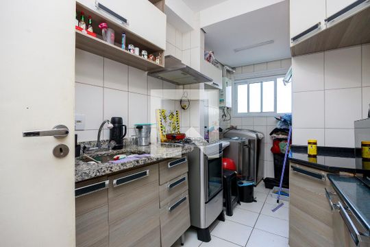 Cozinha de apartamento à venda com 3 quartos, 65m² em Vila das Belezas, São Paulo