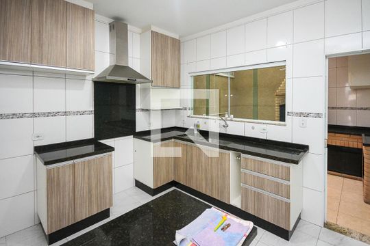 Cozinha de casa para alugar com 3 quartos, 106m² em Vila Antonieta, São Paulo