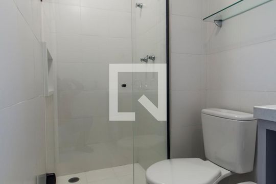 Banheiro da Suíte de apartamento para alugar com 1 quarto, 50m² em Residencial Trix Tamboré, Santana de Parnaíba